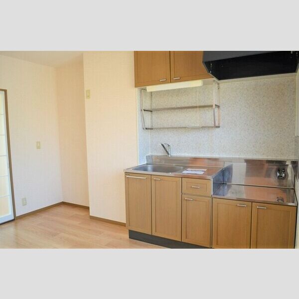 サンフォーラム101号室 ダイニングキッチン(別角度)