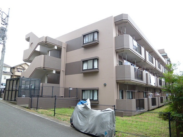 ファミール鷺沼 オシャレな外観です☆