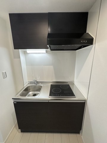 ベイルーム川崎新町302号室 ２口ＩＨヒーターで料理する方も満足♪キッチン収納スペースも豊富です★