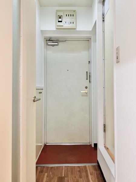 プラス・ワン横浜2階 玄関