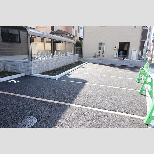 エクセレント ヒルズ203号室 駐車場