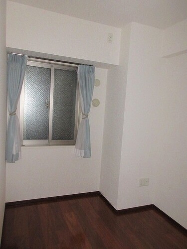 ライオンズ茅ヶ崎ザ・アイランズⅠ街区8階 洋室　約5.0畳　※2021年11月の写真