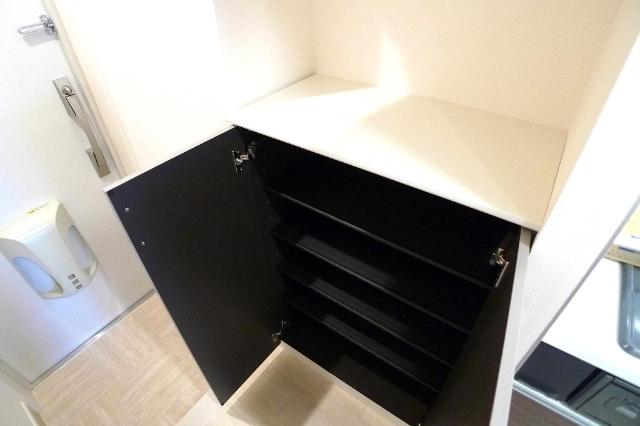 ＲＥＥＮＡ（リーナ）102号室 下駄箱