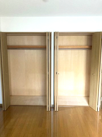 グランシャリオ0401号室 洋室　収納　※別号室の参考写真です(現況優先・仕様違いの場合あり)