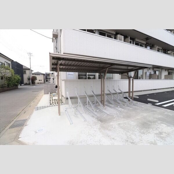 アーサー 駐輪場