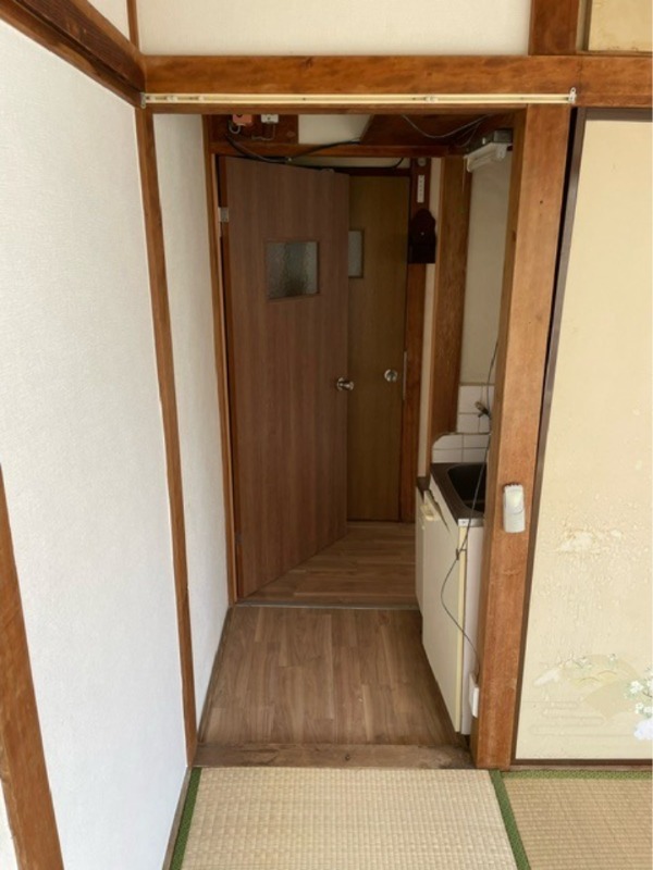 ともえ荘2階 玄関