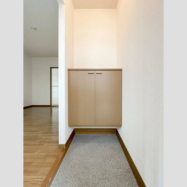 イーストベルヴィ101号室 玄関