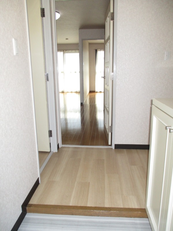 ヒルズヴァンベールD棟 玄関