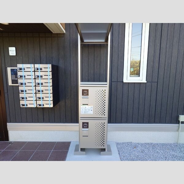 福生Halelea  宅配ボックス