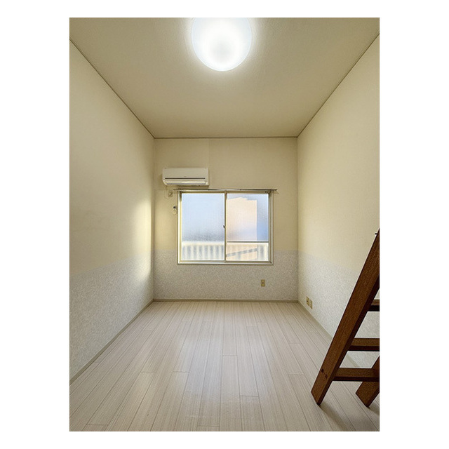 パレスラック 白を基調とした洋室6帖