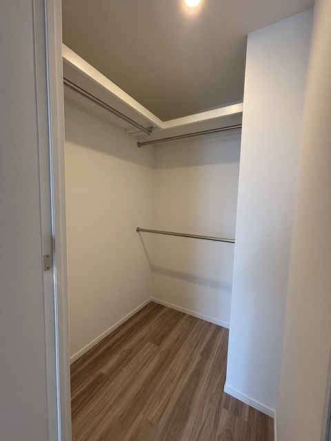 ＨＡＲＵＭＩ　ＦＬＡＧ　ＳＵＮ　ＶＩＬＬＡＧＥ　Ｔ棟801号室 洋室収納　2025年10月撮影