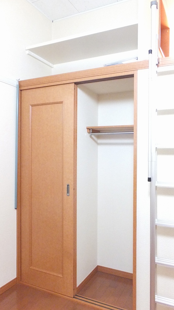 レオパレスコア101号室 クローゼット