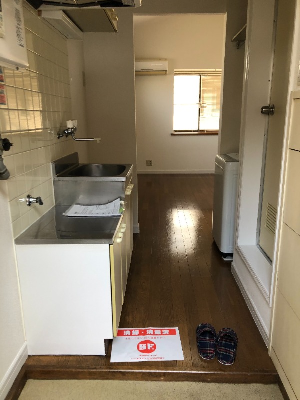 メゾンベルボア1階 玄関