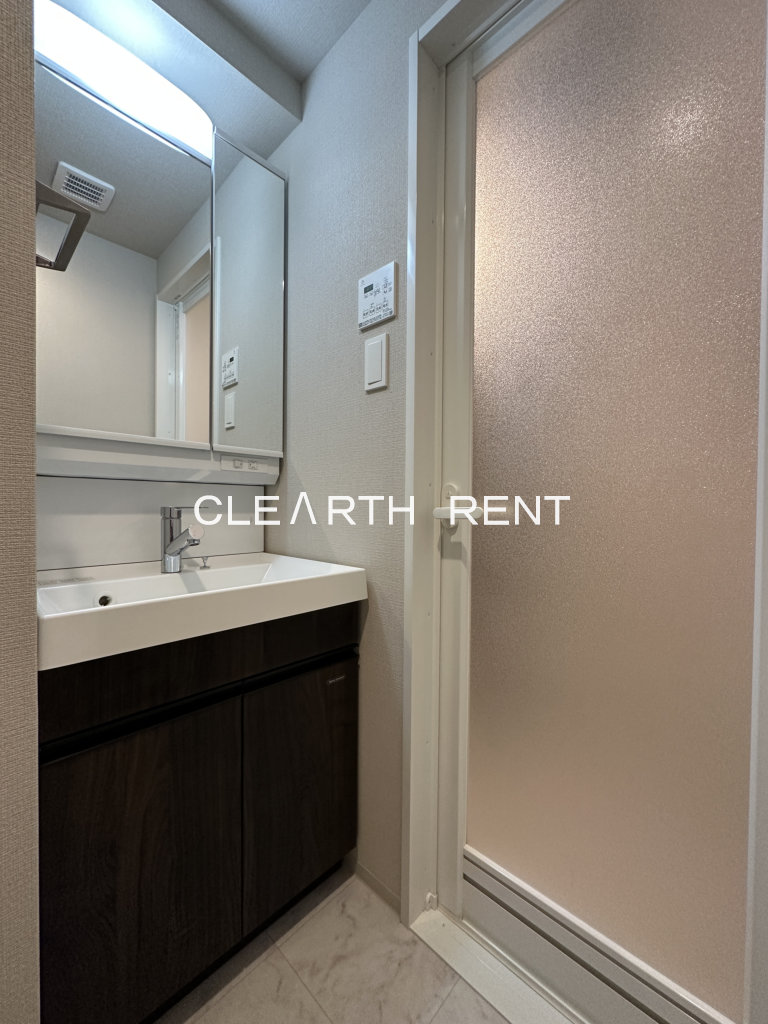 コンシェリア横濱 ＜ＳＨＩＮＫＯＹＡＳＵ＞10階 鏡裏収納付きの独立洗面台