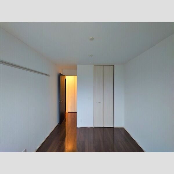 フェリーチェ105号室 洋室6.5帖(別角度)