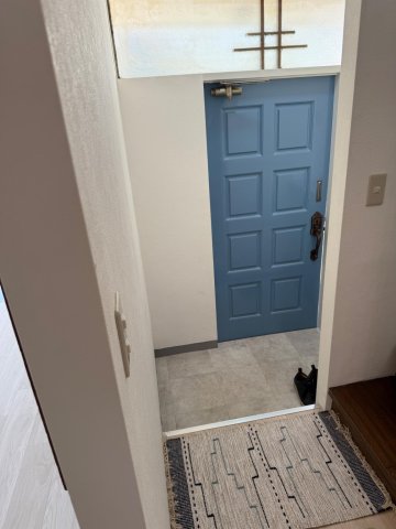 市川戸建 おしゃれなドア、きれいな玄関