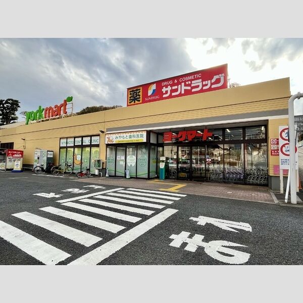 レジデンスヒルトップX XI　XI ヨークマート藤原店