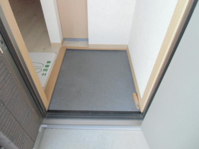 プレジール日進 玄関