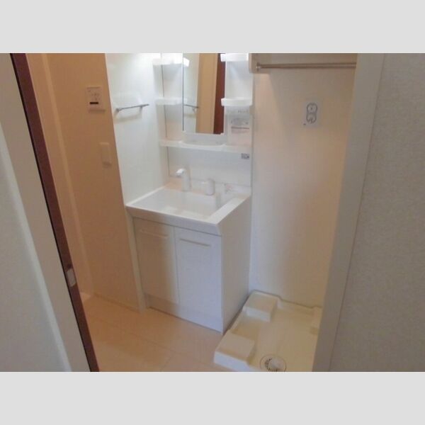 レーヴ・シャルマン102号室 洗面室