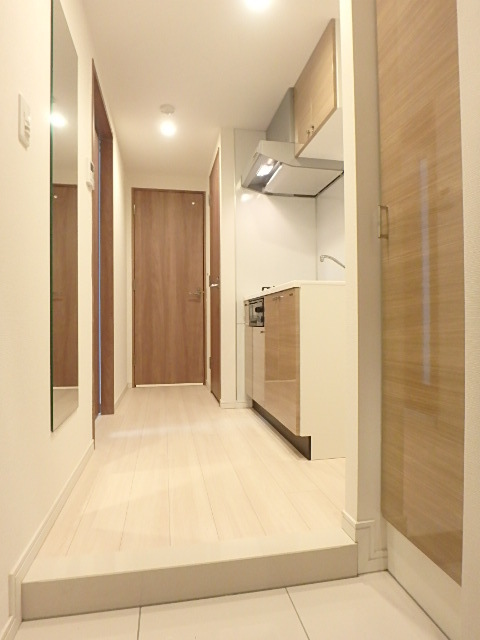 ガーラ・プレシャス神宮外苑 収納もある玄関です