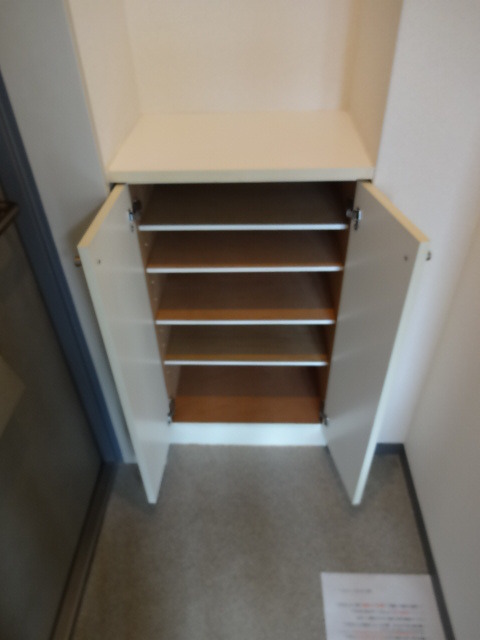 ラ・クレッツ門前仲町0301号室 下駄箱