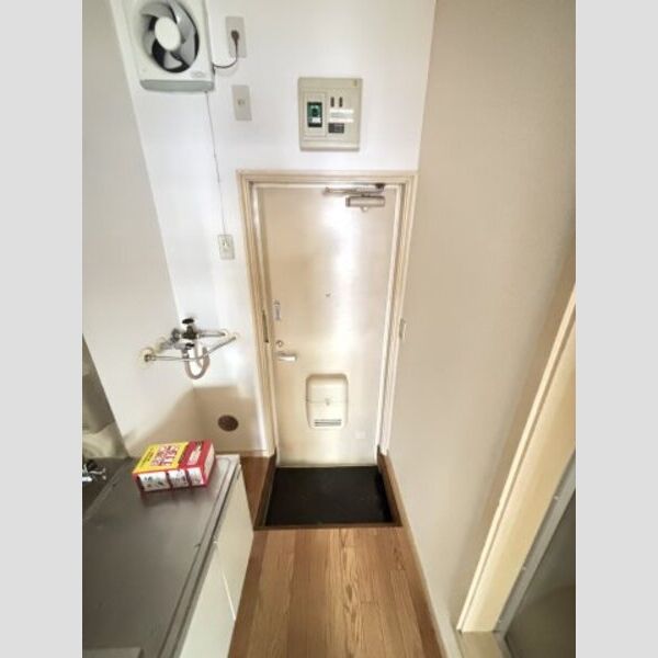 リュエル金沢文庫106号室 玄関