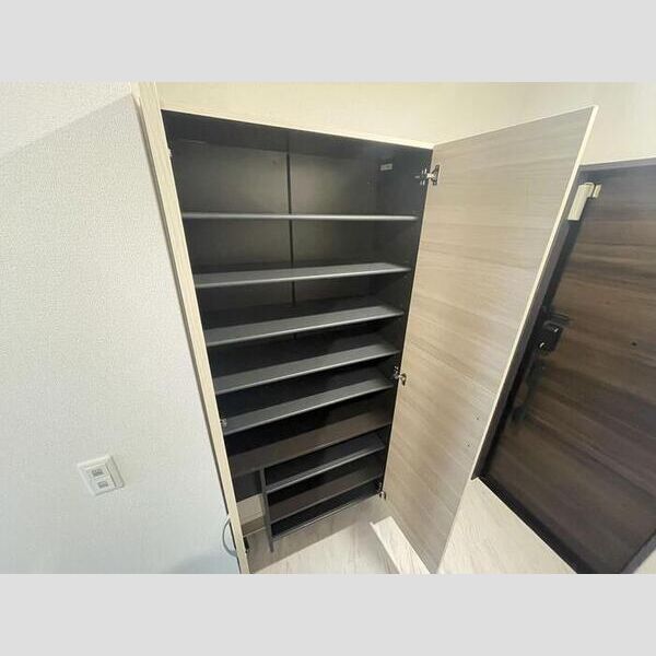 グラナーデ興野102号室 玄関