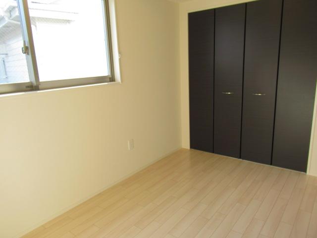 イーストガーデン 洋室