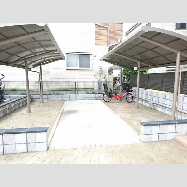 Lupinus Garden 駐輪場