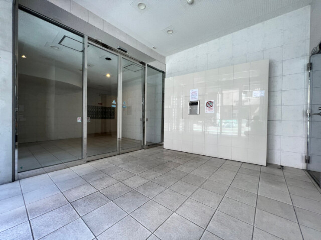 ヴィータローザ横浜吉野町401号室 エントランス