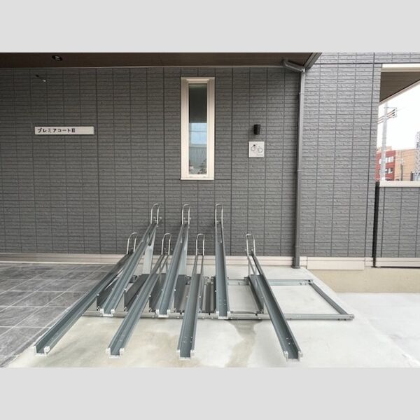 プレミアコートⅡ302号室 駐輪スペース