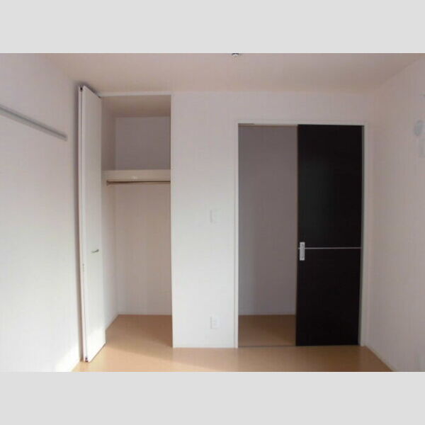 リアルコート D 南側洋室収納