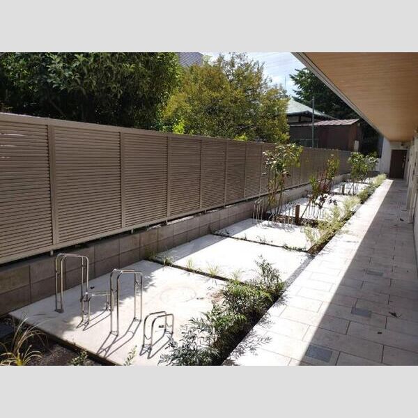 アヴァンス北烏山 駐輪場