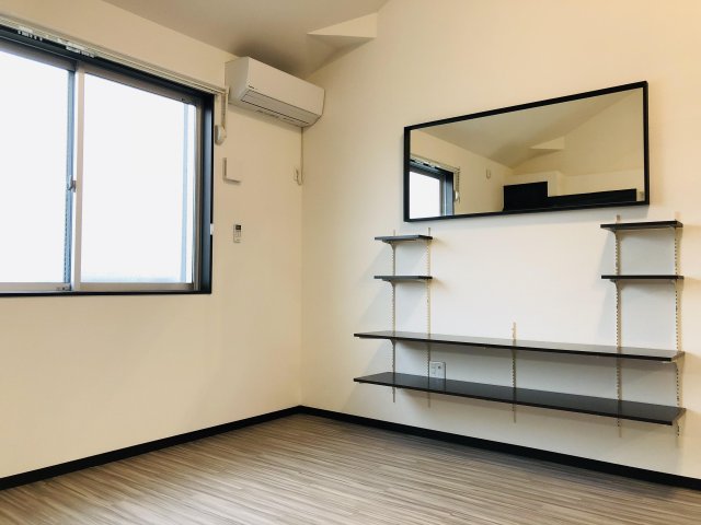 ティアラ浦安 備え付け棚、鏡