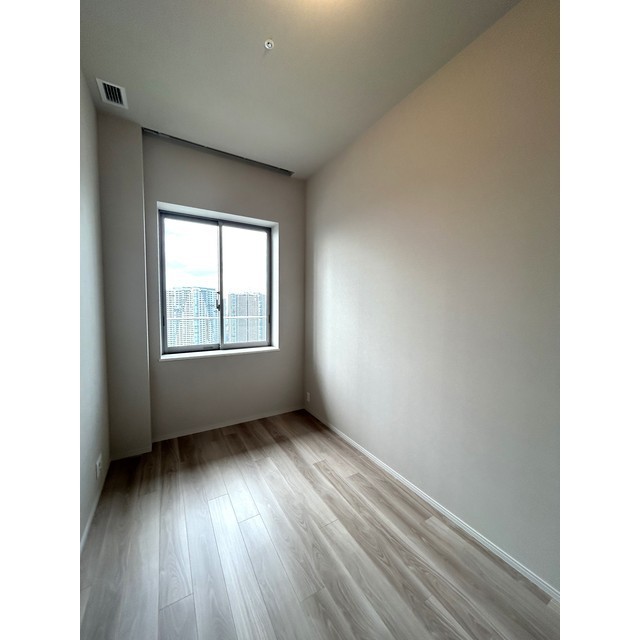 ＨＡＲＵＭＩ　ＦＬＡＧ　ＳＵＮ　ＶＩＬＬＡＧＥ　Ｔ棟5010号室 洋室6帖　2025年8月撮影