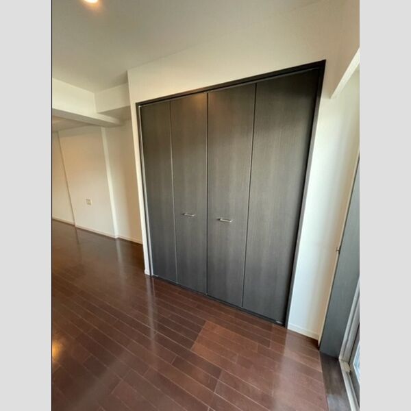 ロイヤルパークス西新井1025号室 リビング