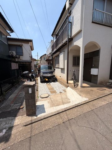 所沢市東新井町戸建 狭いスペースだが軽2台駐車可能