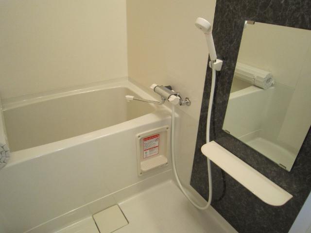 ロワールＦ305号室 バス