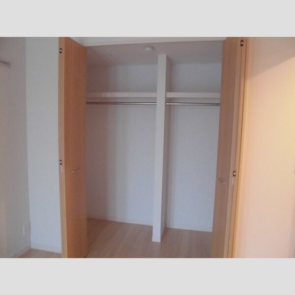 ル・ブラン立花107号室 洋室6.32帖　クローゼット