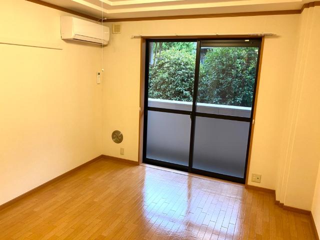 ピアリープレイス 洋室