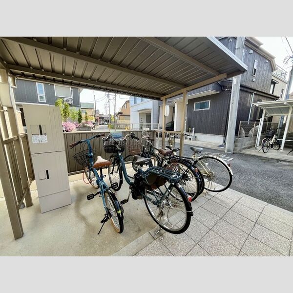 フルール 駐輪場