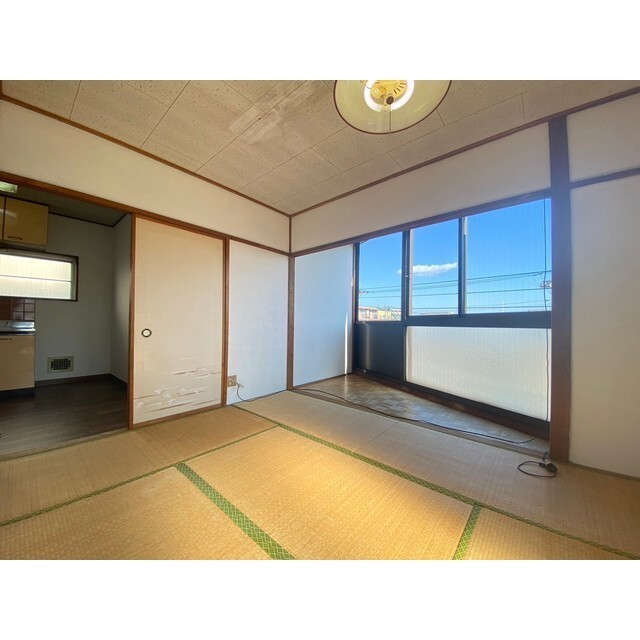 杉山ビル301号室 縁側付きです♪