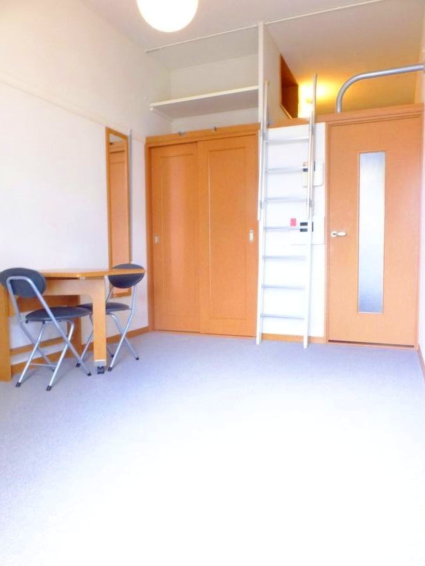 レオパレスエクセル道場北204号室 2Ｆじゅうたん