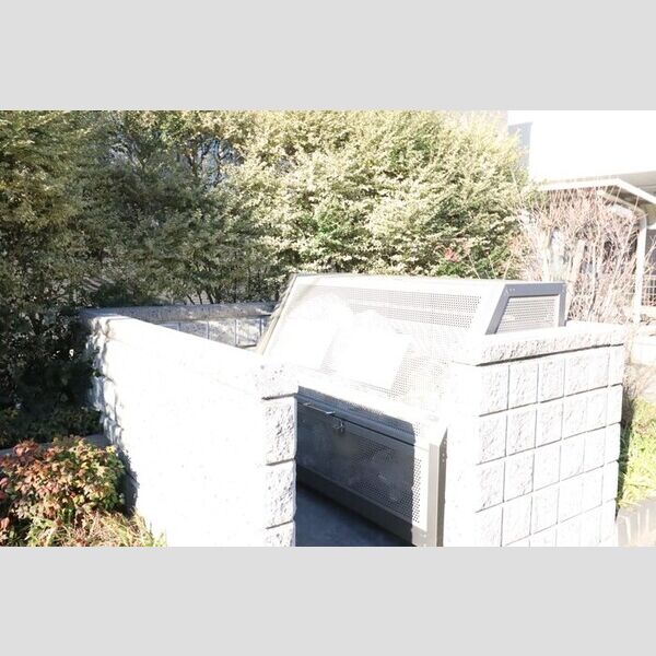 メテオール103号室 ゴミストッカー