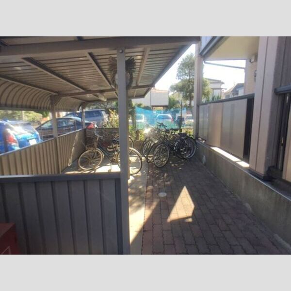 ウェルズ 駐輪場