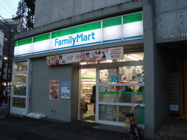 ガーラ・シティ大井町2階 ファミリーマート