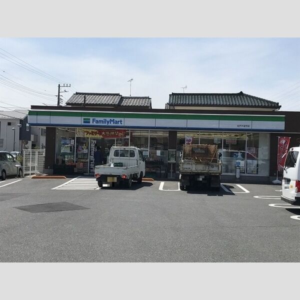 リビングタウン大金平　A205号室 ファミリーマート松戸大金平店(111m)