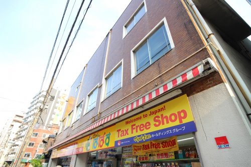 コンシェリア東京 ＜ＩＲＩＹＡ ＳＴＡＴＩＯＮ ＦＲＯＮＴ＞2階 【ドラッグストア】どらっぐぱぱす 入谷店まで93ｍ