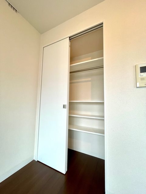 レジディア市谷薬王寺12階 収納