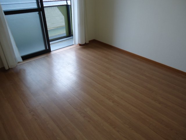 ハイツルミナス 洋室